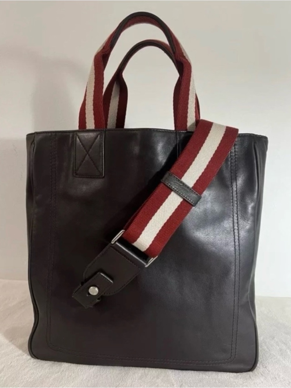 💚Classic Brown Leather Messenger Tote with Red & White Stripe Strap💚